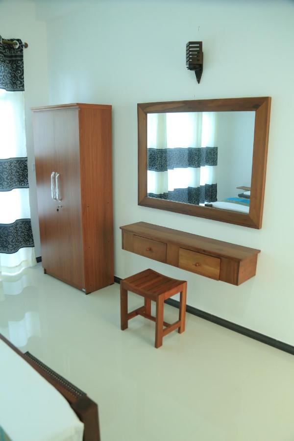 Sri Villa Rest Хиккадува Экстерьер фото
