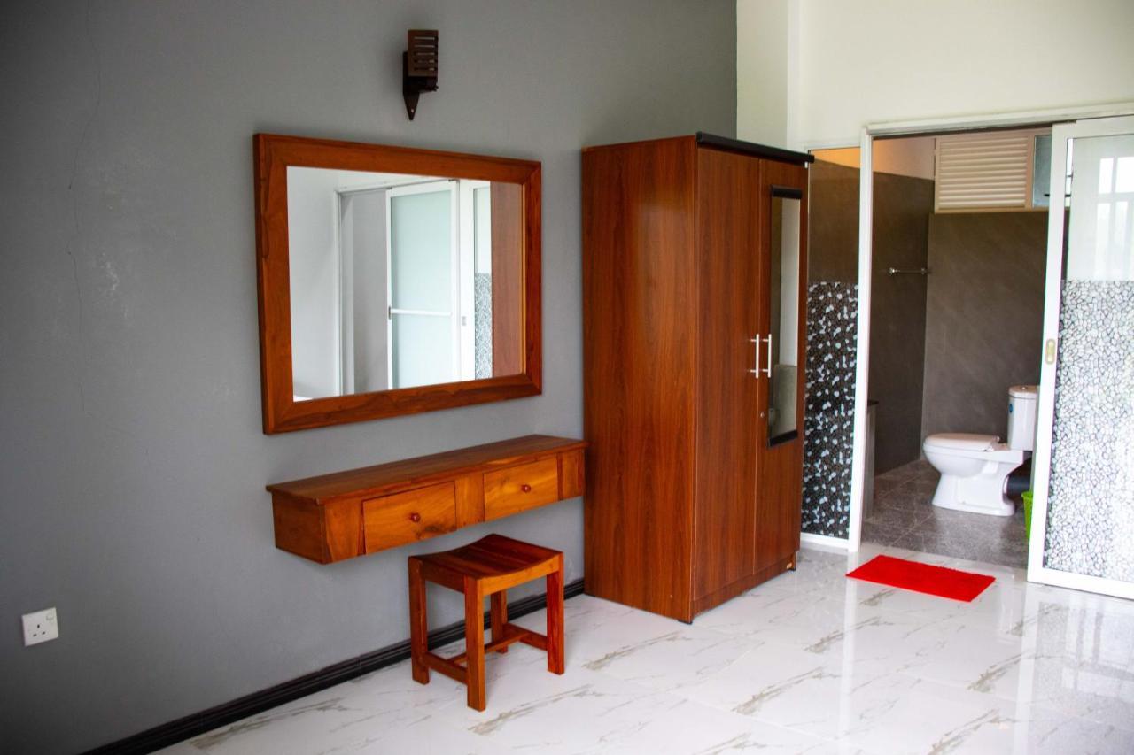 Sri Villa Rest Хиккадува Экстерьер фото