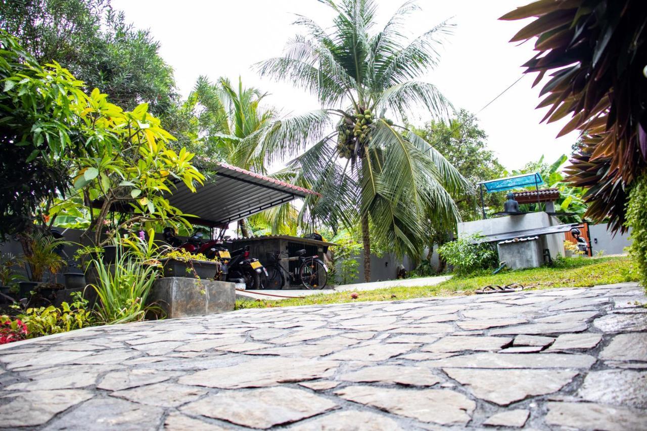 Sri Villa Rest Хиккадува Экстерьер фото